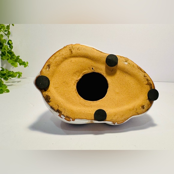 Distressed Rustic White Ceramic Rabbit Figurine - Picture 6 of 13